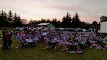 Zdjęcie z galerii Kino plenerowe w Bolesławiu – sukces wspólnej inicjatywy😊